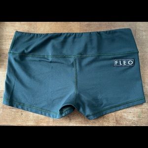 Low rise Fleo shorts in forest green